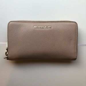 Light pink Michael Kors wallet